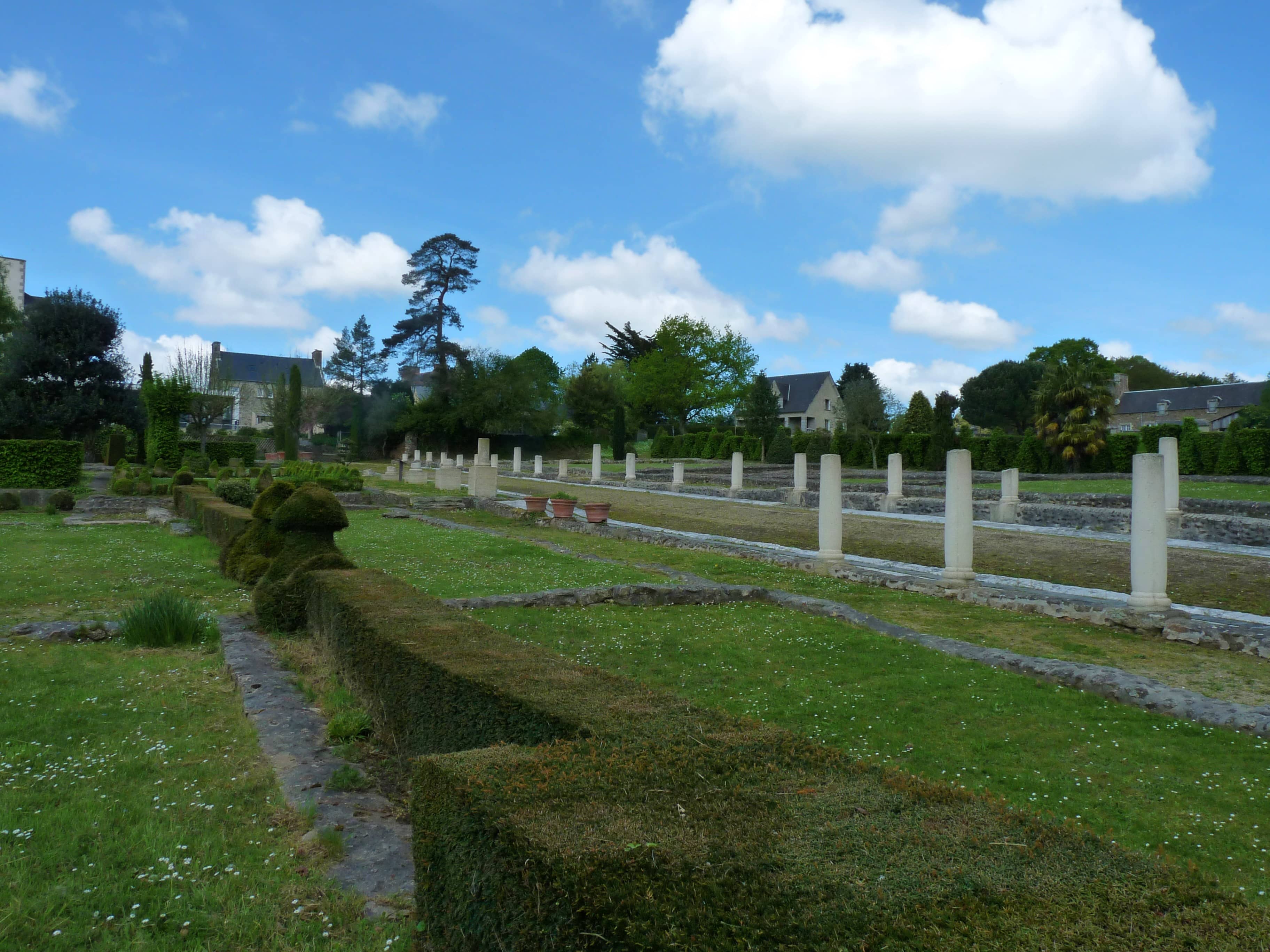 Photo of Rennes, Breton capital: historic architecture, culture, nightlife, and shopping.